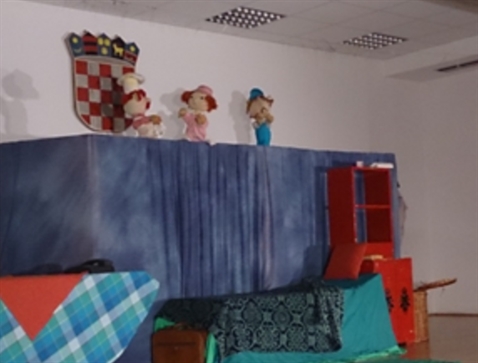 Održana kazališna predstava Kuki i Kvaka u Gornjoj Vrbi